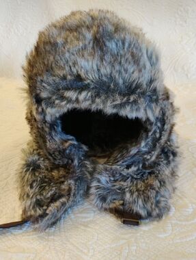 Goodfellow Faux Fur Black Trapper Hat Bomber Cap Strap Closure 2020 Used